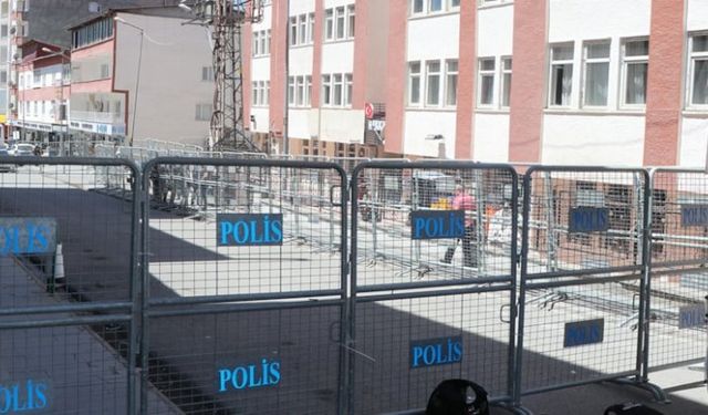 CHP heyeti Hakkari'de: Kayyım uygulaması antidemokratiktir