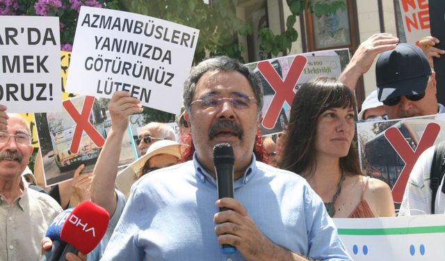 Yazar Ahmet Ümit'ten Ekrem İmamoğlu'na “azmanbüs” çağrısı: Bundan vazgeçin, yapmayın!