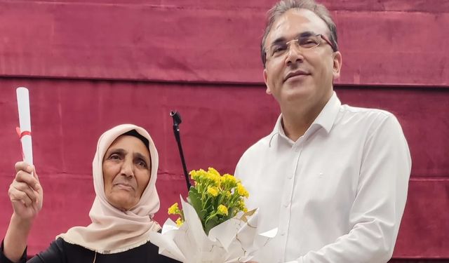 Azmin Zaferi 65 yaşında okumayı öğrendi