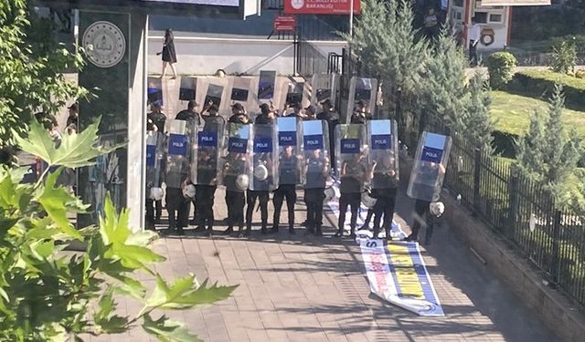 Ankara'da 25 öğretmen gözaltına alındı