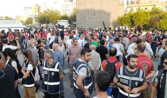 Diyarbakır'da Irak Kürdistan Bölgesel Yönetimi'ne saldırılar protesto edildi