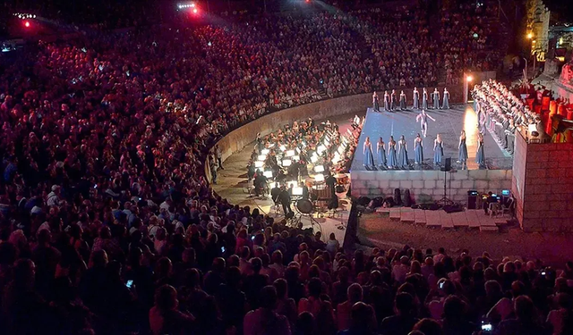 7. Uluslararası Efes Opera ve Bale Festivali'nde "Tosca" operası sahnelendi