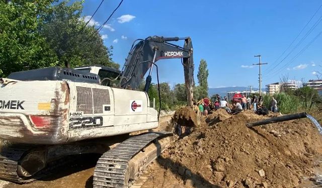 Aydın'da toprak kayması: Göçük altındaki işçiler için çalışma sürüyor