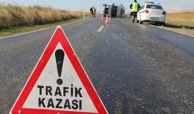 Büyükçekmece'de devrilen yakıt tankeri nedeniyle trafik durdu