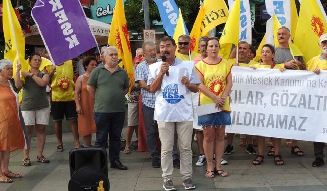 Antalya’da öğretmenlere destek: ÖMK geri çekilsin, yasaklama ve engellemeler kaldırılsın!