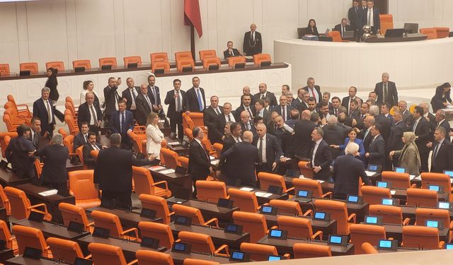 Meclis'te 'hırsızsınız' kavgası: AKP'liler DEM Parti milletvekiline saldırdı