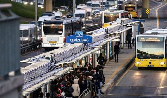 İmamoğlu duyurdu: İstanbul’da işsizlere toplu taşıma ücretsiz oldu