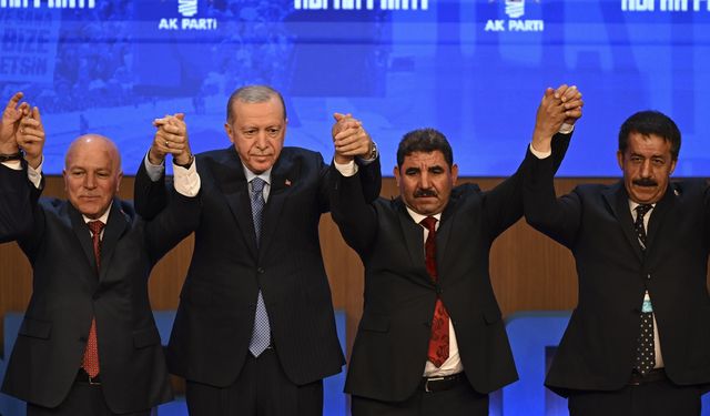 AKP'ye katılan belediye başkanları ve milletvekilleri belli oldu