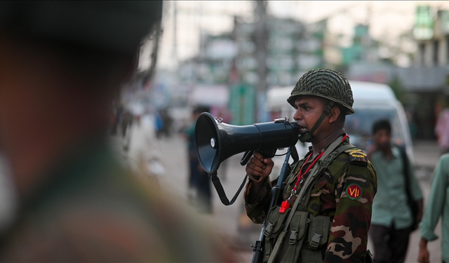 Bangladeş ordusu, Başbakan'ın konutundan ayrılması üzerine ülkede geçiş hükümeti kurulacağını duyurdu