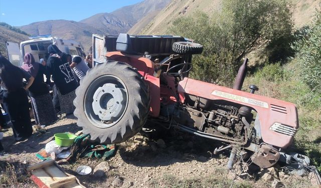 Erzurum'da traktör devrildi: 11 yaralı