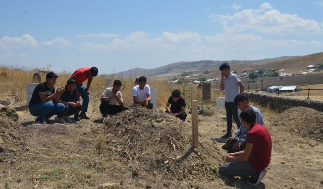 Muş'ta baraj gölünde boğulan 5 kişi toprağa verildi