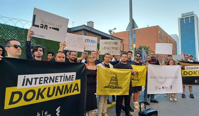 Instagram'ın engellemesi protesto edildi