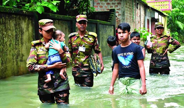 Bangladeş'te yaşanan sellerde ölenlerin sayısı 67'ye çıktı