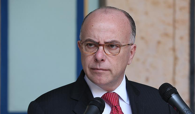 Fransa'da başbakanlık koltuğu için Bernard Cazeneuve ismi öne çıkıyor