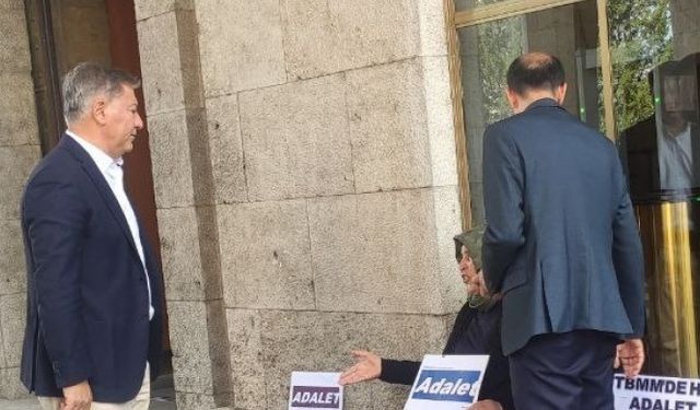 CHP Grup Başkanvekili Emir, adalet nöbetini sürdüren Emine Şenyaşar'ı ziyaret etti