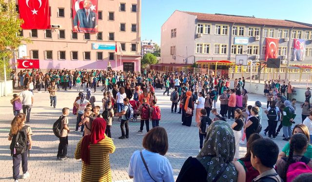 Manisa’da 280 bin öğrenci için zil çaldı