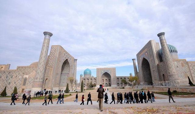 Özbekistan'da yeni düzenleme: "Uygunsuz konuşanlar" ülkeye alınmayacak