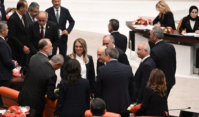 Bahçeli'den DEM Parti ile tokalaşma açıklaması: Barışı sağlamak lazım