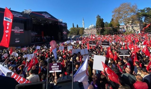 CHP'nin çağrısıyla binler "Yaşam Hakkı" için Beşiktaş'ta toplandı: "Bahçeli'yi sözcü kılma, ne diyorsun sen söyle"