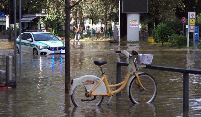 İtalya'da turuncu alarm verildi: 5 bölgede sel riski