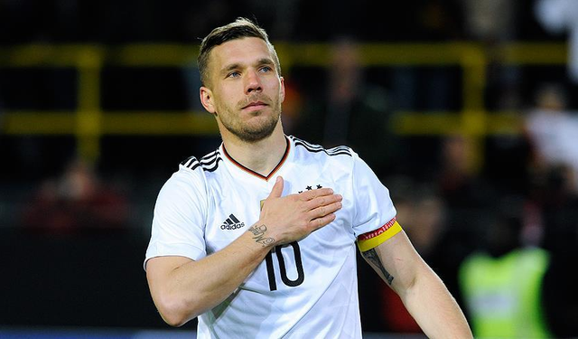 Alman golcü Lukas Podolski, 39 yaşında futbolu bıraktı