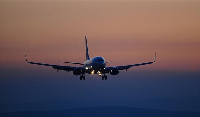 İran'dan yeni uçuş düzenlemesi: Kargo bölümünü de kapsayan yasak