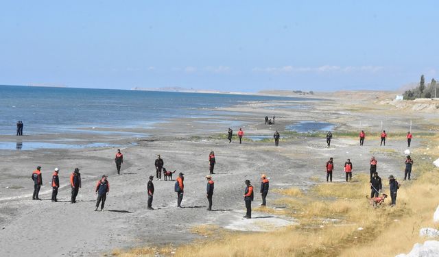 Van'da kaybolan üniversite öğrencisini arama çalışmaları yedinci gününde