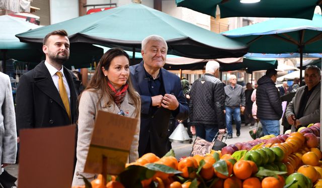 Başkan Özalper ve CHP kurmayları pazar yerindeydi: geçim yoksa seçim var