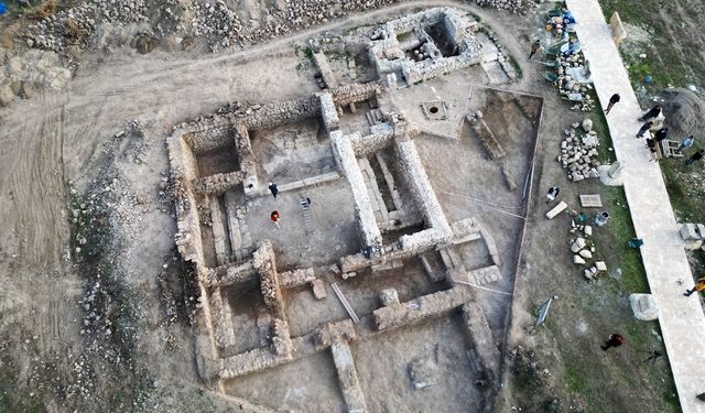 Hadrianopolis Antik Kenti'nde yaklaşık 1600 yıllık Hazreti Süleyman betimli kolye ucu bulundu