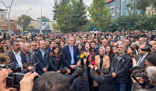 Hatimoğulları: Bizleri siyaseten yenemedikleri için yargı eliyle, hukuksuzlukla darbe gerçekleştirilmiştir