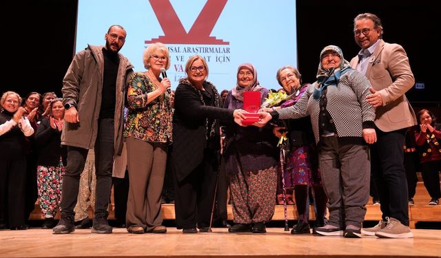 Büyükşehir’in Köy Tiyatroları’na TAKSAV’dan ödül