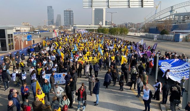 KESK’in ‘Geçinemiyoruz’ mitingi için emekçilerin Atatürk Kültür Merkezi'nden Anadolu Meydanı'na yürüyüşü başladı