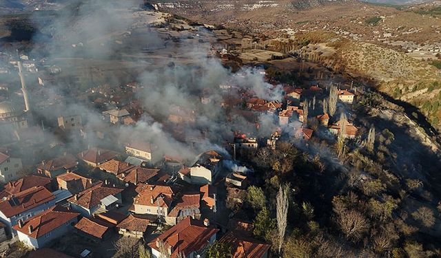 Kütahya'da çöplükte çıkan yangın evlere sıçradı: Yurttaşlar tahliye ediliyor