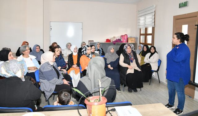 Yunusemre’de şiddetle mücadele seminerleri verildi