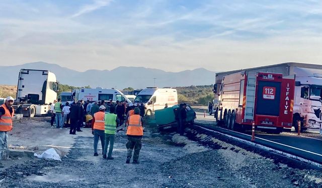 Manisa-Turgutlu yolunda can pazarı