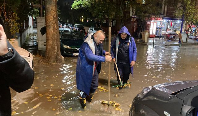 Manisa’da Sokakların Venedik’e dönmesinin suçlusu yapraklar!