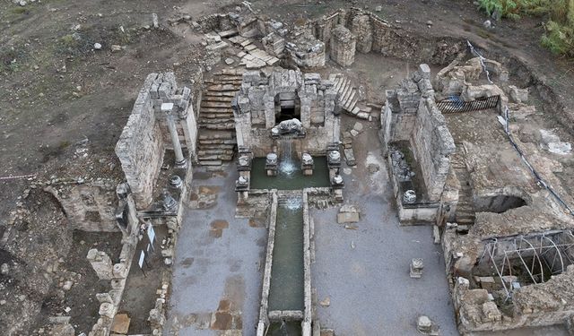 Perge'deki Antik Kestros çeşmesinden 1800 yıl sonra su akmaya başladı