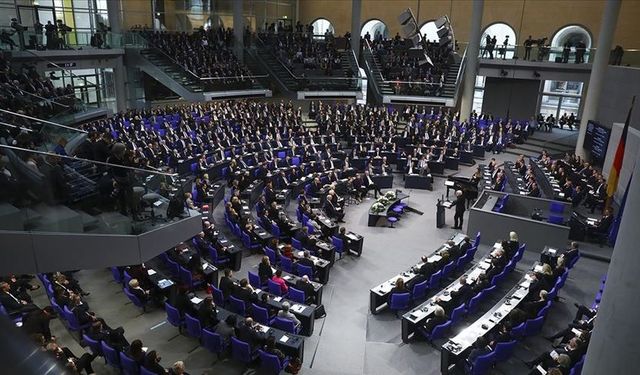 Almanya'da STK'lerden, milletvekillerine aşırı sağcı AfD'nin yasaklanmasına yönelik önergeyi desteklemeleri çağrısı