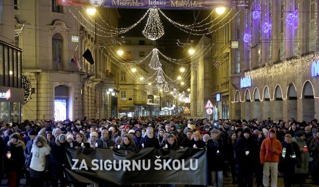 Hırvatistan'da öğretmen sendikaları "güvenli okul" talebiyle gösteri düzenledi