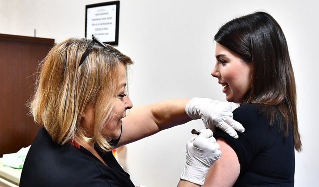 İzmir Büyükşehir Belediyesi HPV aşısı uygulamasını başlattı