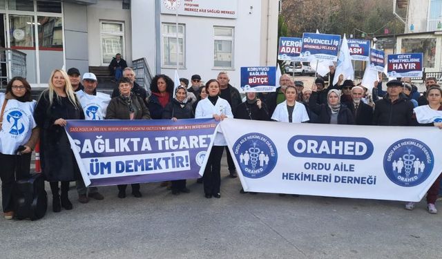 Ordu Perşembe'de Aile Sağlığı Merkezi çalışanları eylemde: Eziyet yönetmelikleri değil, sağlığa bakan istiyoruz!