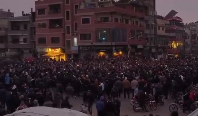 Suriye’deki Alevilerden kitlesel protesto: Sokağa çıkma yasağı