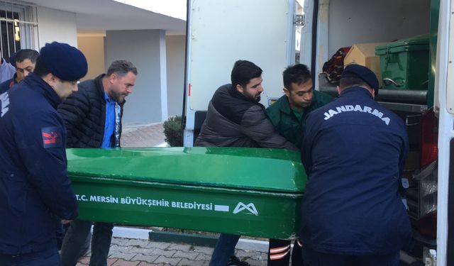 Mersin'de apartmanın 13. katından düştükleri iddia edilen 2 kişi yaşamını yitirdi