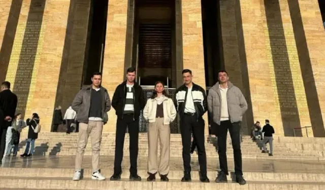 İhraç edilen teğmenlerden Anıtkabir'e ziyaret