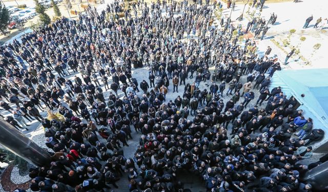 Van Belediyesi önündeki nöbet eylemi üçüncü gününde sürüyor