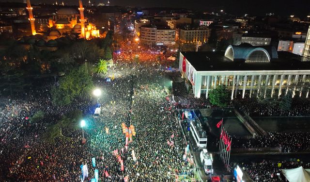 Özgür Özel Saraçhane'de konuşuyor: "Kötülerin ittifakını, Türkiye ittifakı yenecek; ant içiyoruz!"