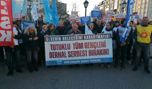 Eskişehir’de tutuklu öğrenciler için yürüyüş: Ülkenin geleceğini karartmayın, gençleri serbest bırakın!