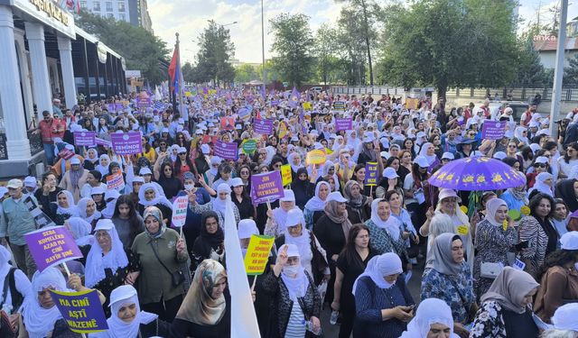Tülay Hatimoğulları: Bizler bu topraklarda barış istiyoruz