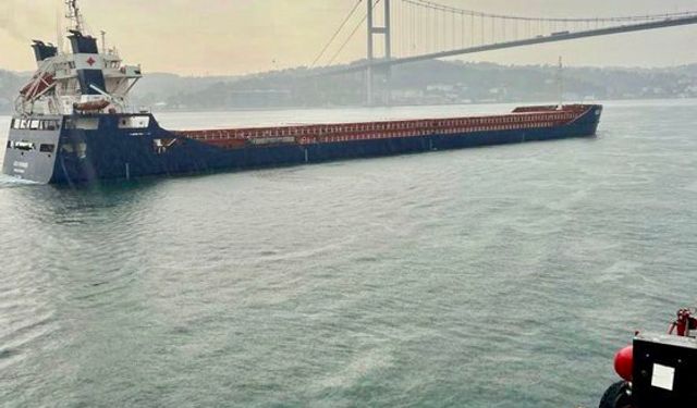 Boğazda dümen arızası yapan kuru yük gemisi kurtarıldı