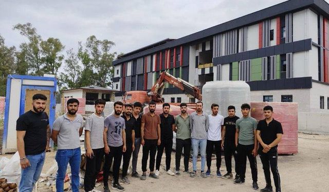 Hatay İskenderun’da, KYK Yurt Şantiyesinde işçiler eylemde